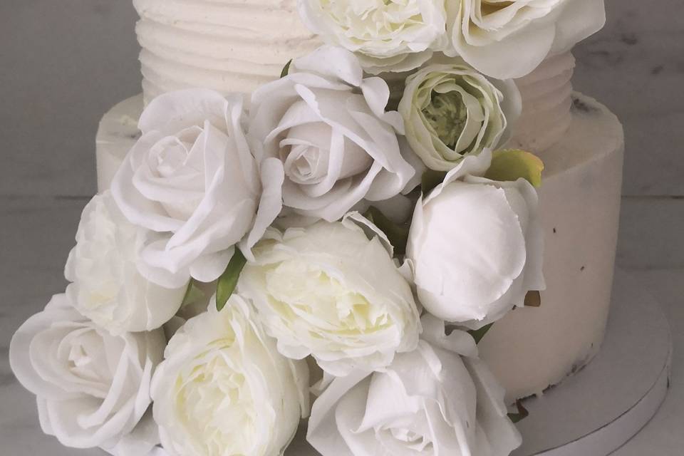 Wedding cake cascade de fleurs
