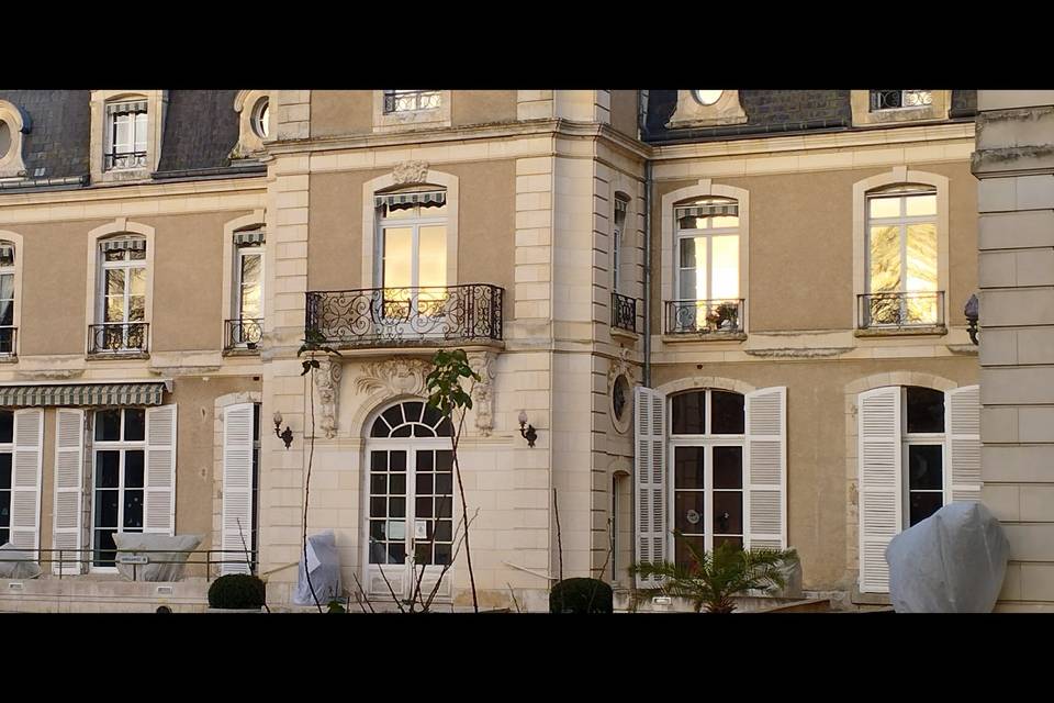 Façade principale du château