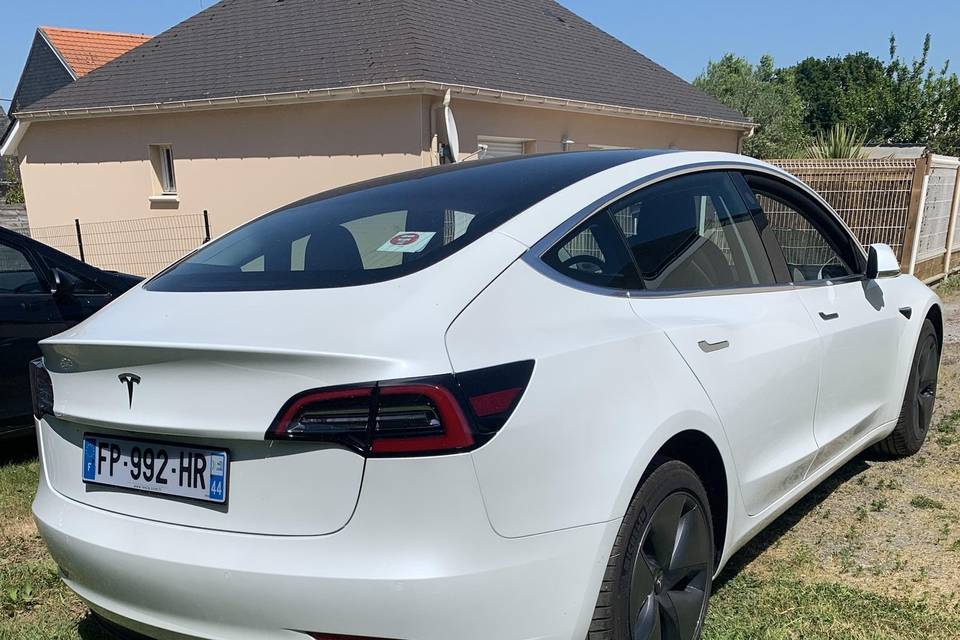 Tesla Model 3 arrière