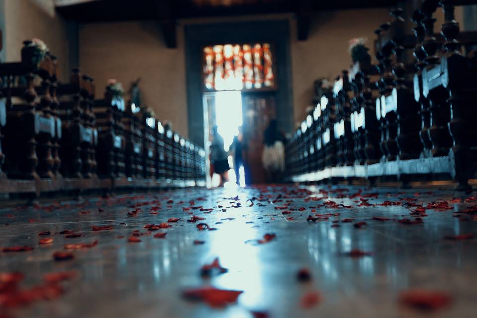 Allée église mariage