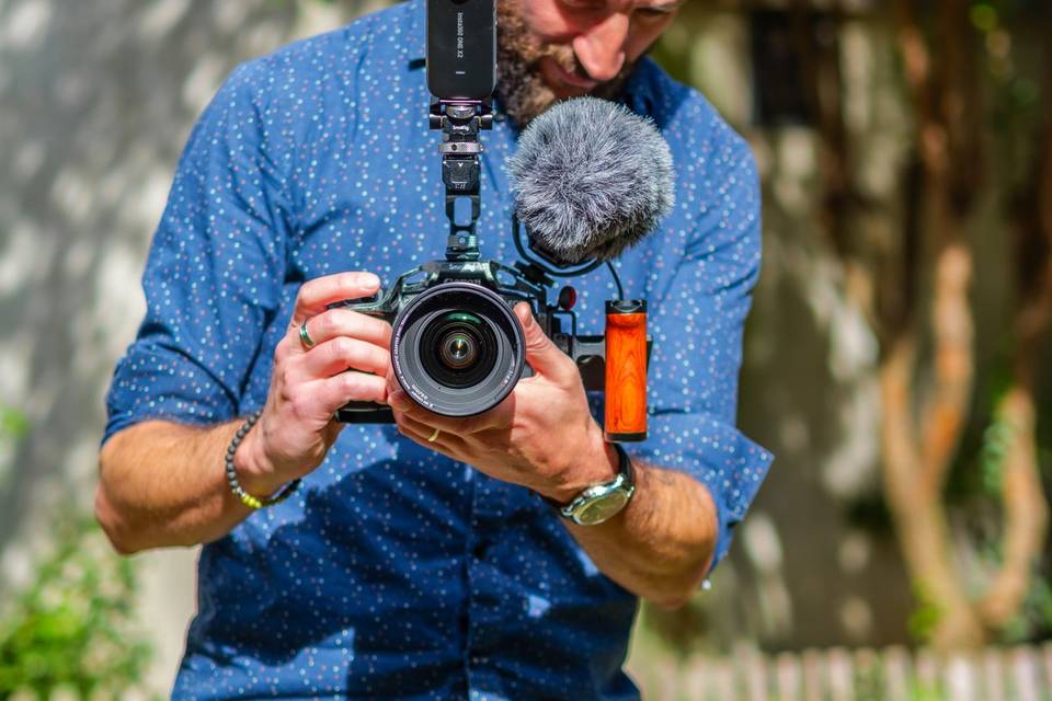 Detail_homme_avec_équipement_photo_dans_la_nature
