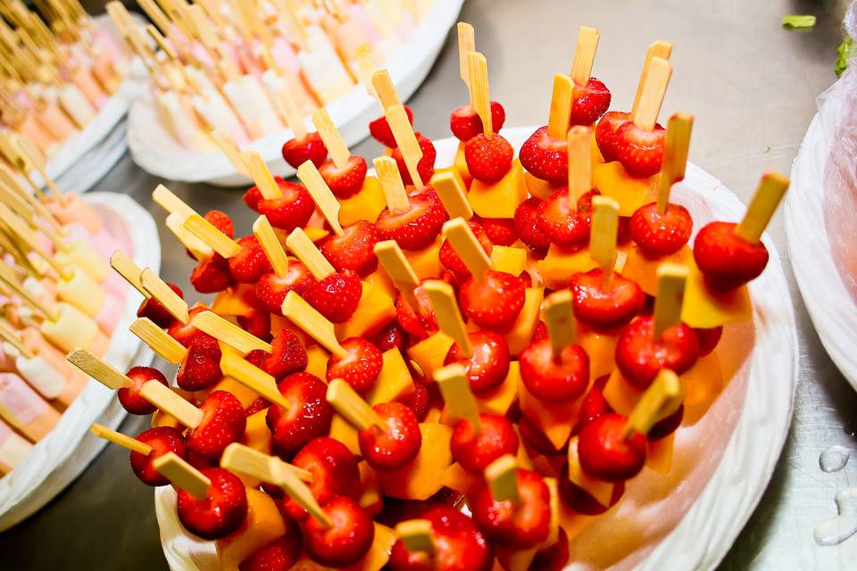 Brochettes de fruits frais