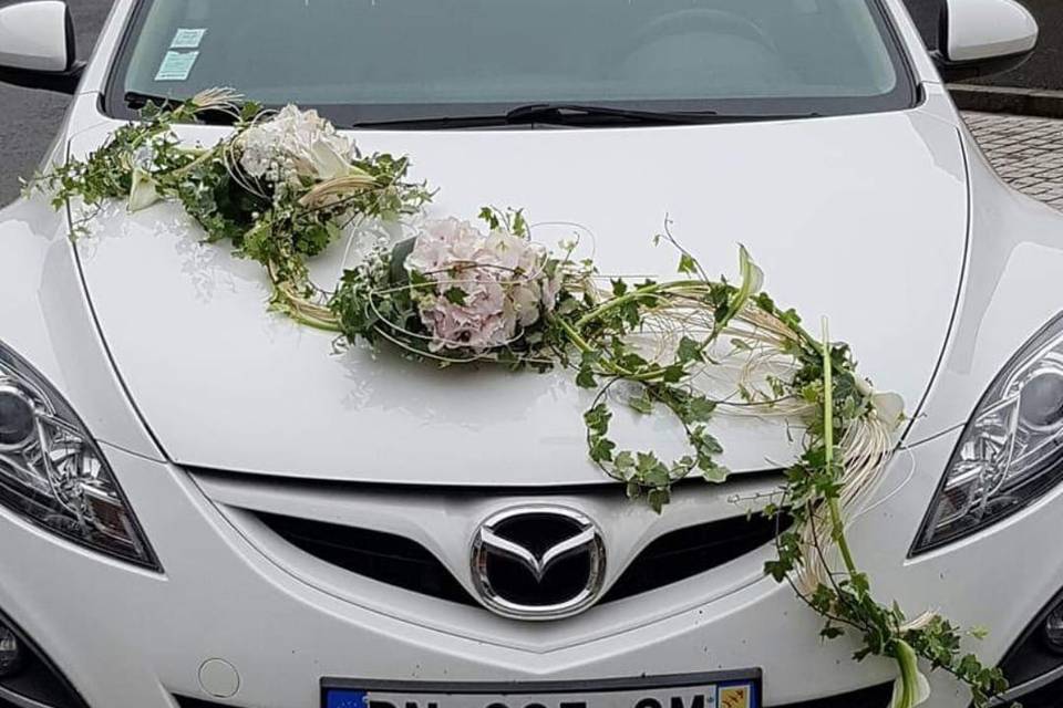 Décor floral de voiture