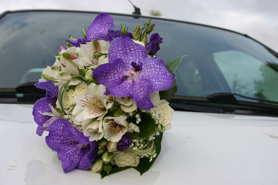 Décor floral de voiture