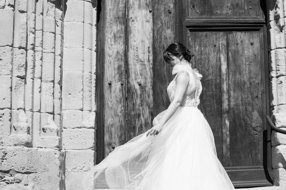 La mariée devant l'église