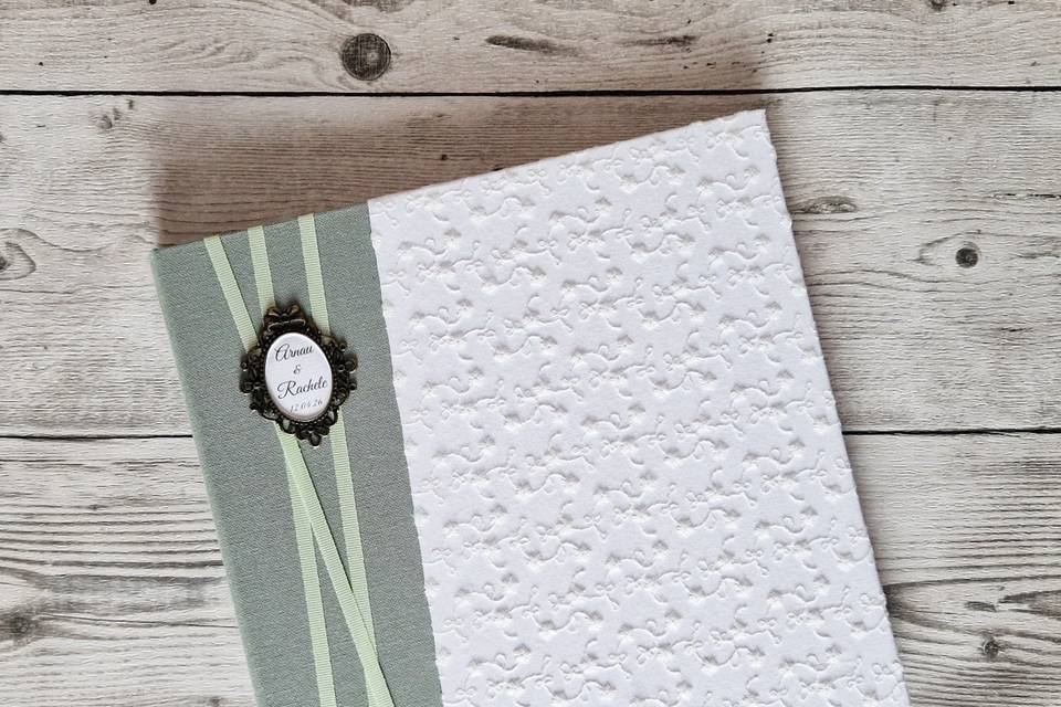 Livre d'or broderie