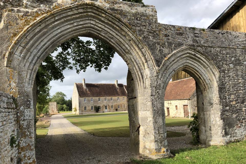 Entrée par les arches