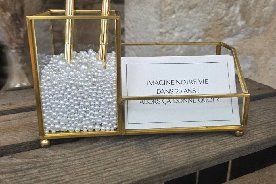 Porte crayon livre d'or