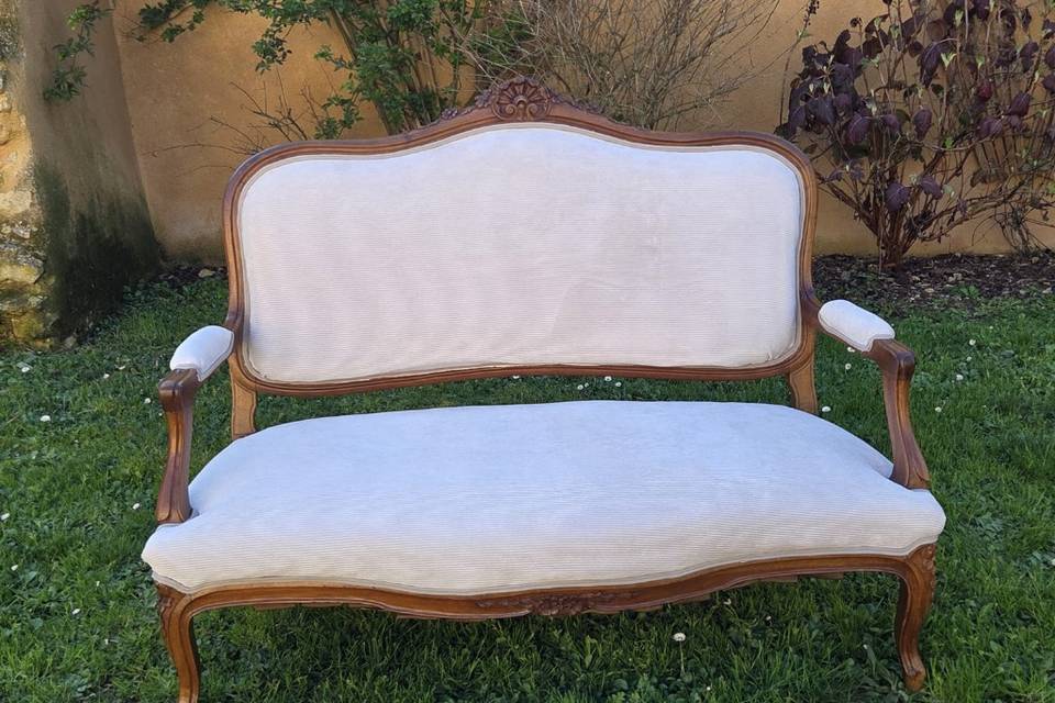 Banquette beige en velours cot