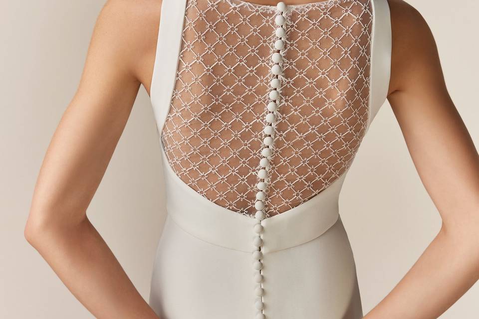 A line en crêpe et dentelle