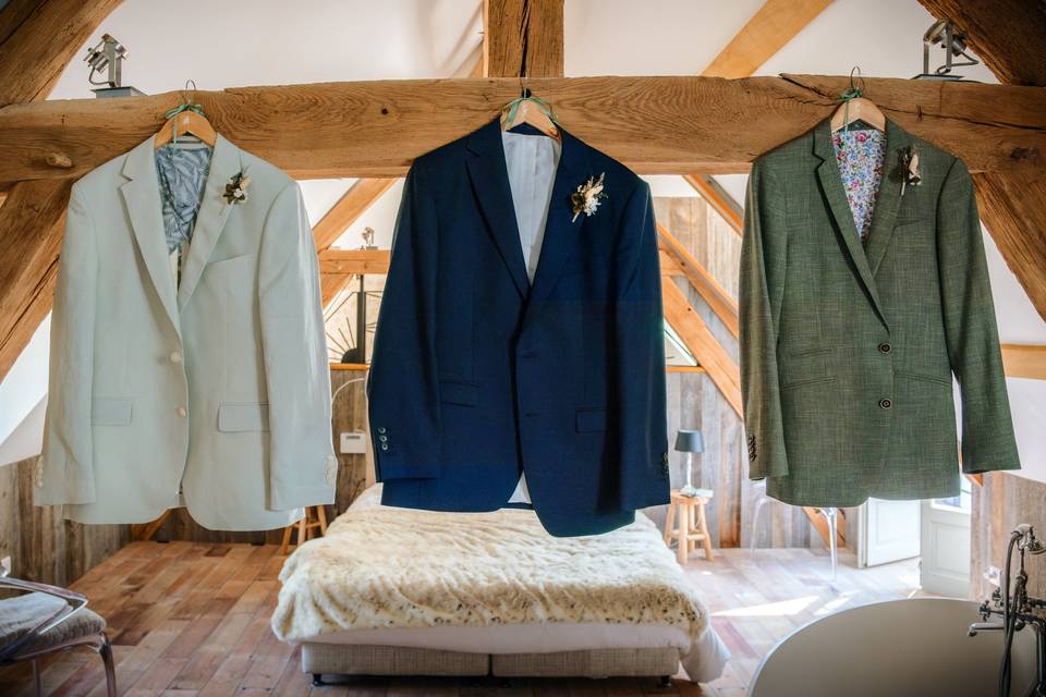 Costumes du marié et ses témoi