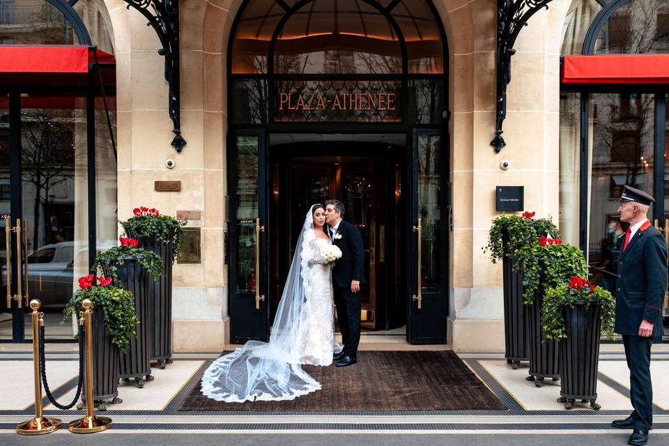 Photo couple palace parisien