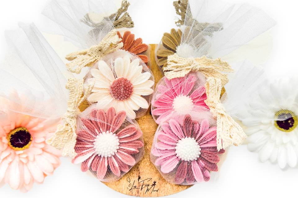 Cadeaux invités fleur en tulle
