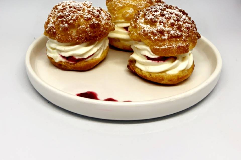 Choux chantilly framboises