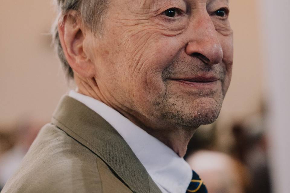 Grand-père ému