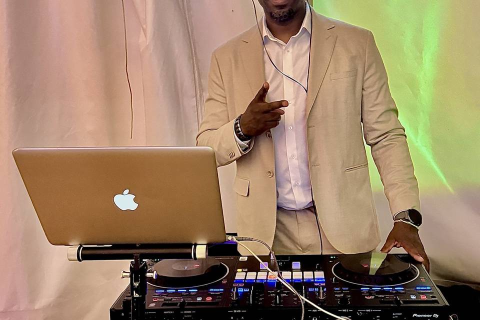 Jone B DJ Wedding