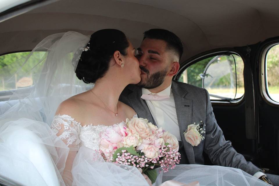 Un bisou dans la voiture