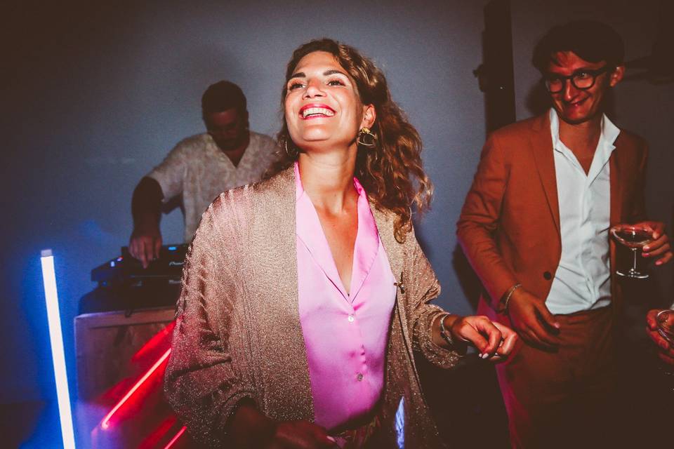 Smile & dance
