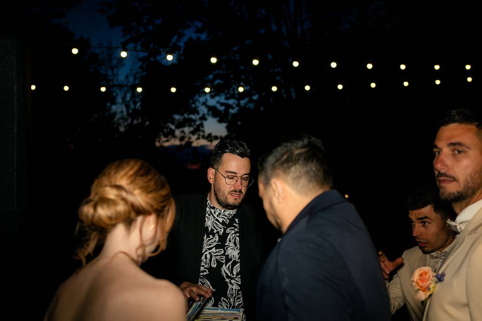 Tema dj