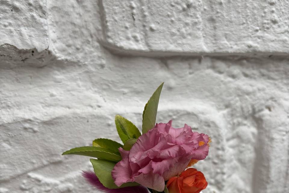 Boutonnière fuschia