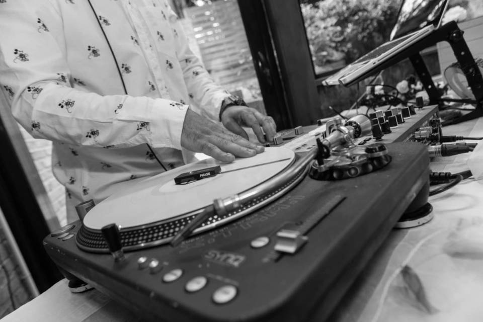 Dj