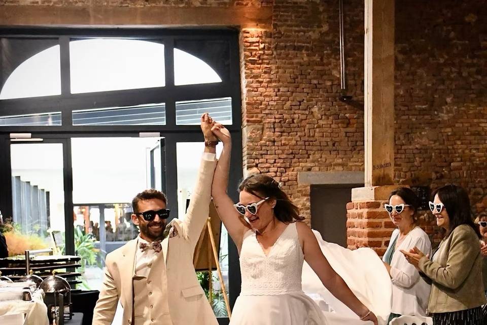 Arrivée des mariés a la soirée