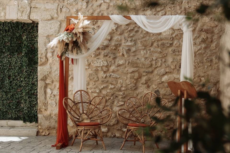 Une arche dans le patio