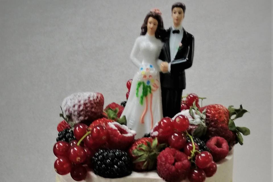 Wedding cake nu fruit rouge