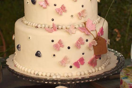 Wedding cake papillons roses
