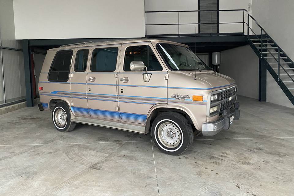 Chevy van Shorty G20