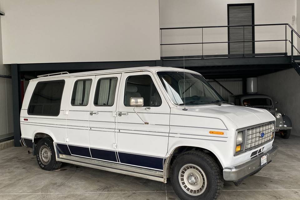 Ford Econoline 7 places