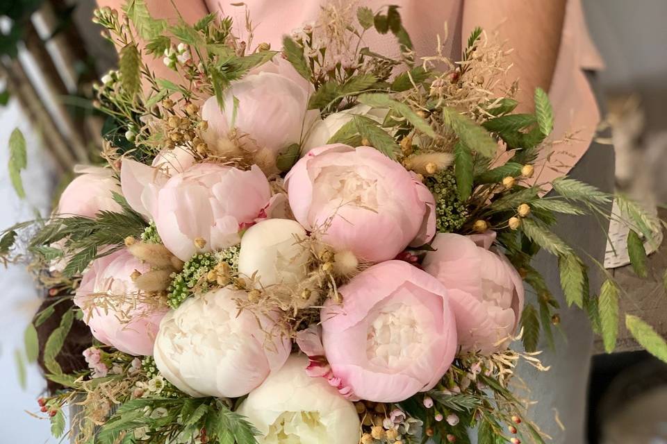 Bouquet de mariée pivoines