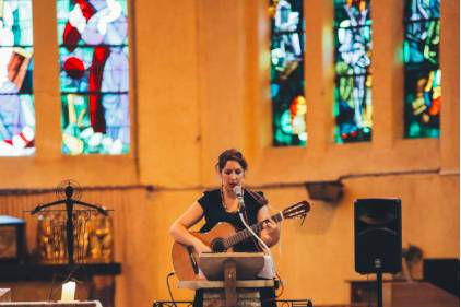 Cerise sur la guitare