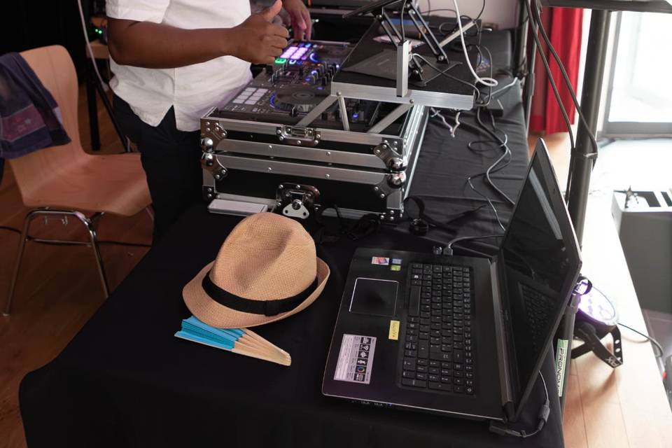 Dj