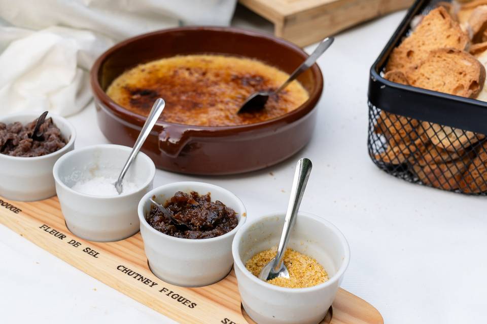 Récipients avec sauces - vue centrale
