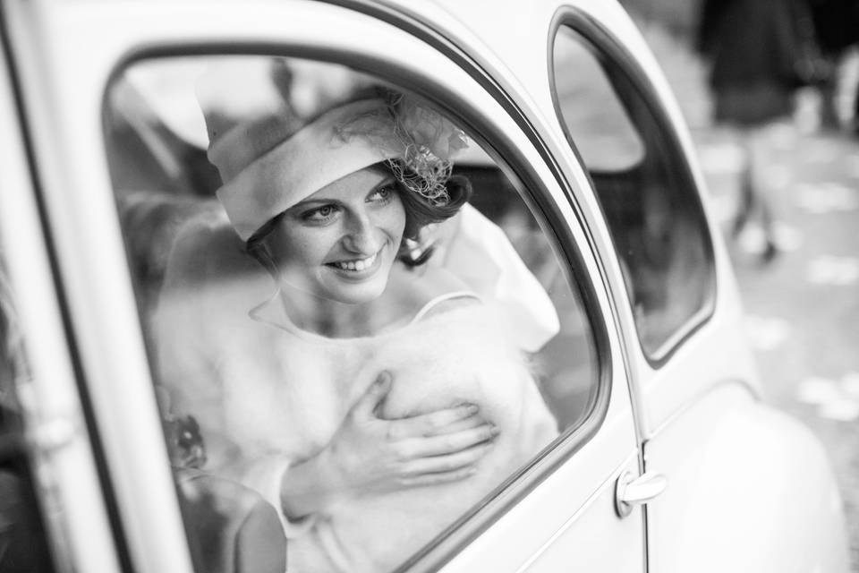 La mariée arrive en 2cv