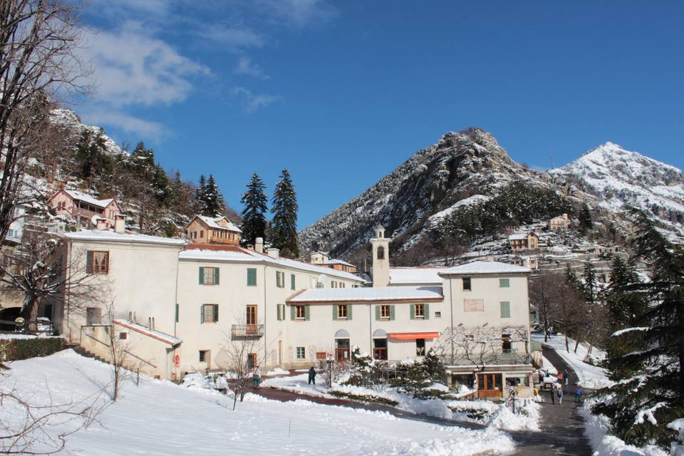 Prieuré sous la neige