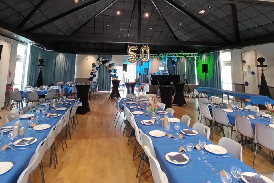 Salle pour 200 personnes