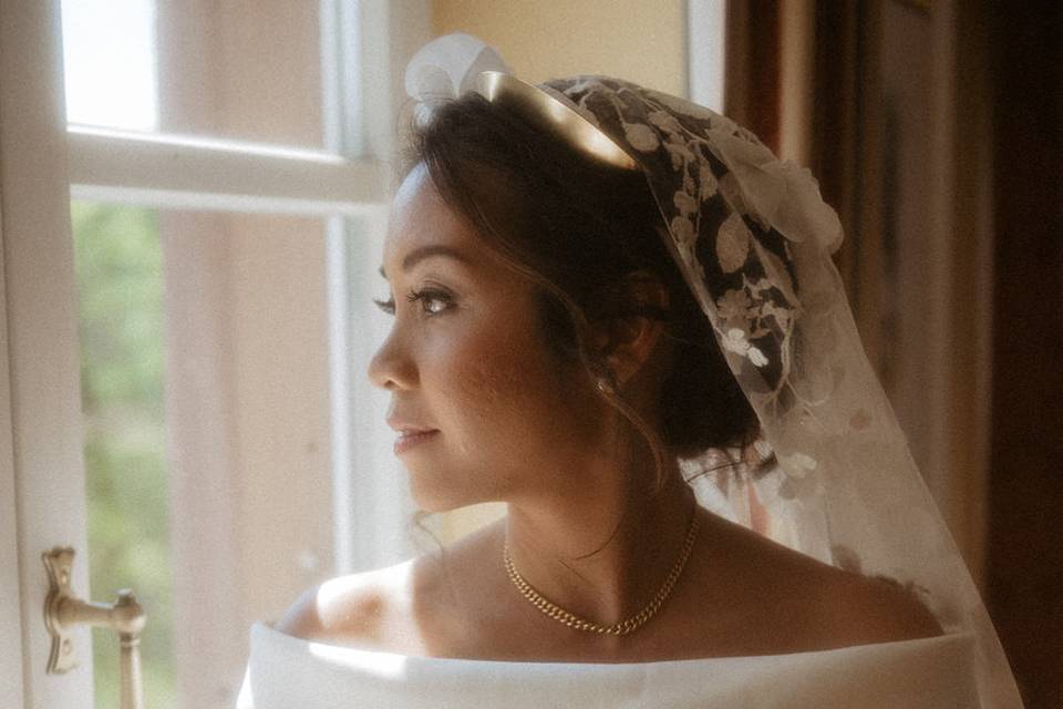 Elegant bride in Strasbourg