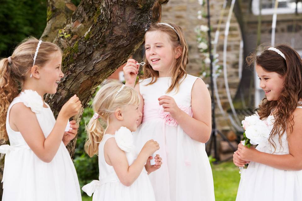 Enfants faisant des bulles