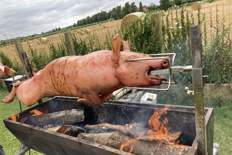 Cochon rôti à la broche