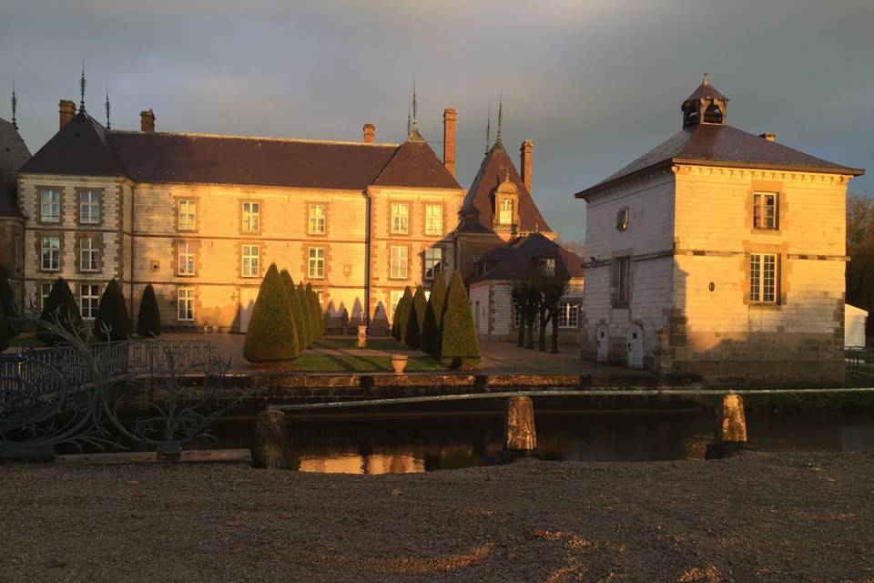 chateau au coucher du soleil