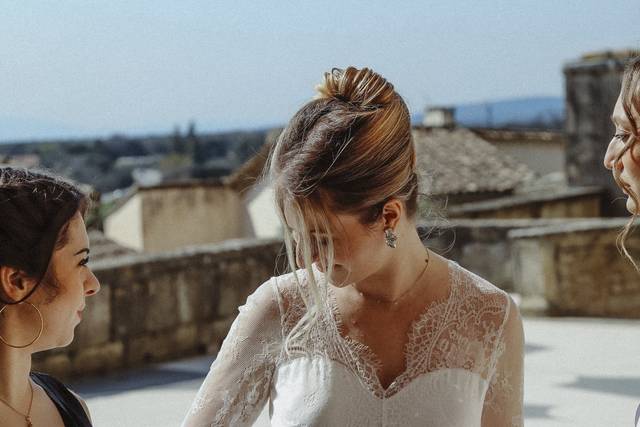 Coiffure longue tenue conçue p