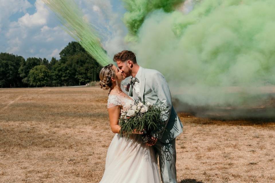 Fumée colorée vert clair blanc