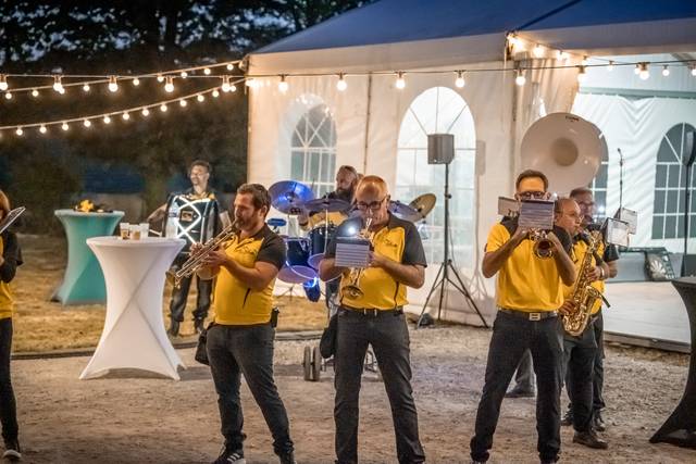 Orchestre éclairé par guinguet