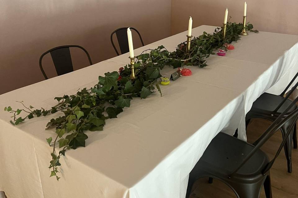 Table enfant dans salle de jeu