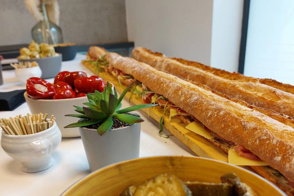 Baguette geante et antipasti