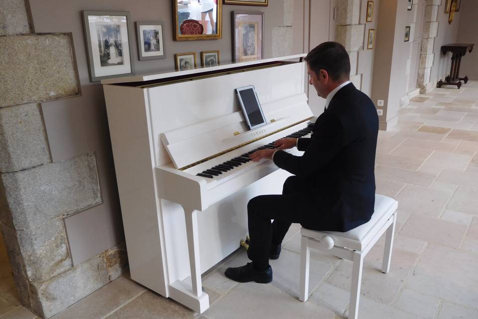 Piano blanc pour vos invités