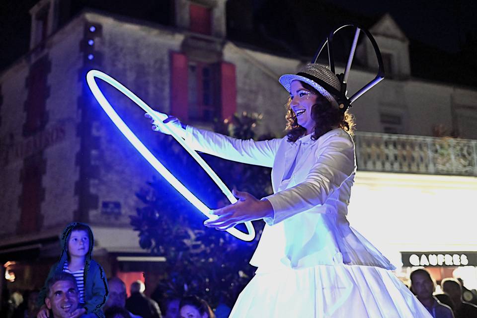 Anaïs et son hoop lumineux