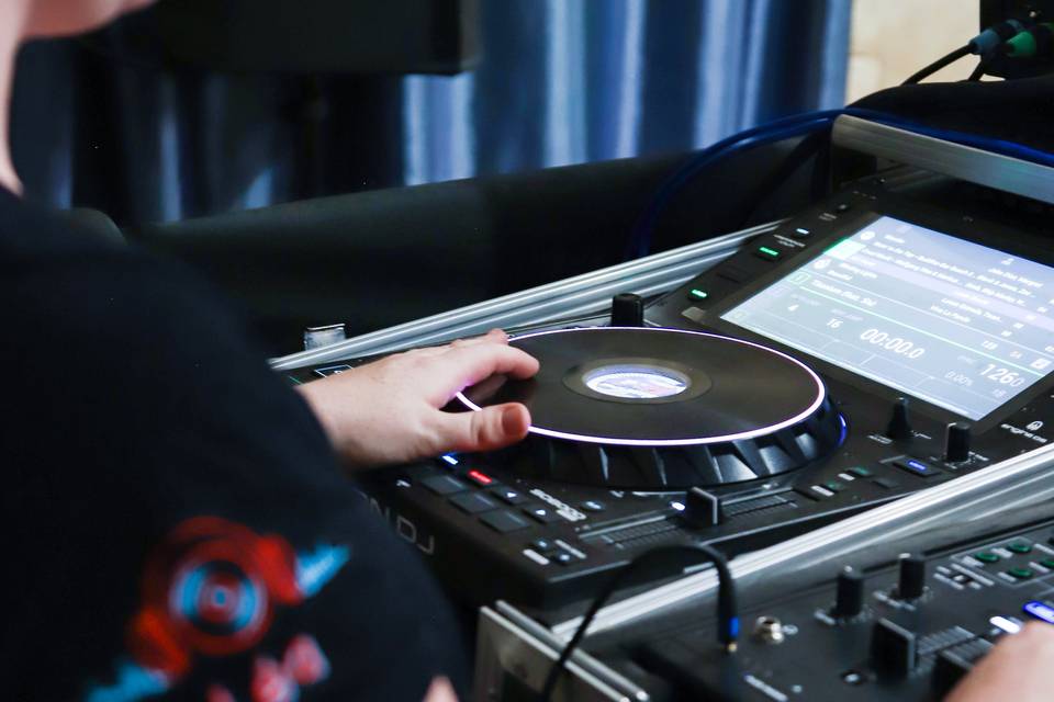 Femme DJ